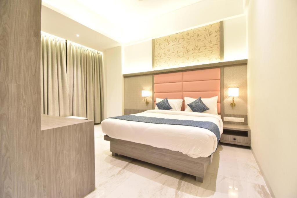 Glitz Hotels La Dahlia - Premium Thane Dış mekan fotoğraf