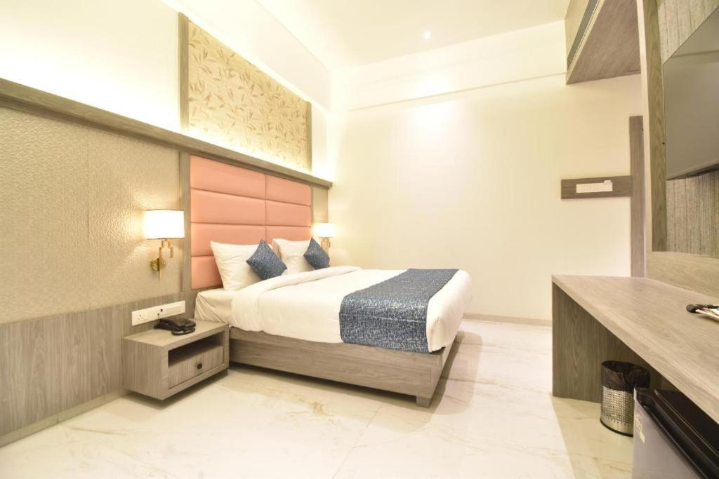Glitz Hotels La Dahlia - Premium Thane Dış mekan fotoğraf