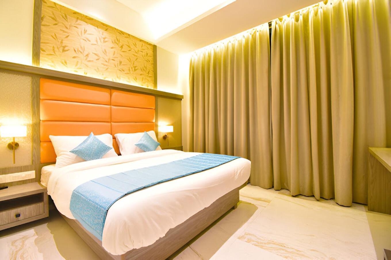 Glitz Hotels La Dahlia - Premium Thane Dış mekan fotoğraf