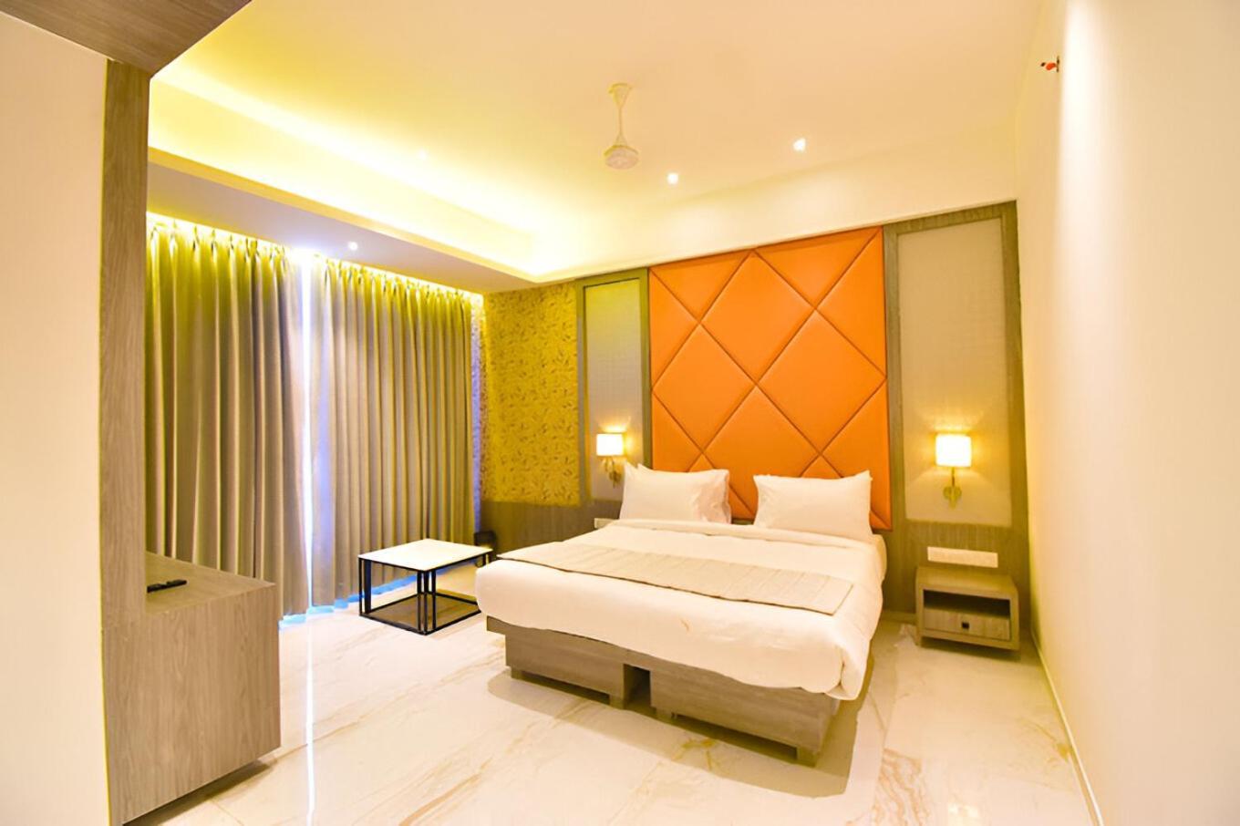 Glitz Hotels La Dahlia - Premium Thane Dış mekan fotoğraf
