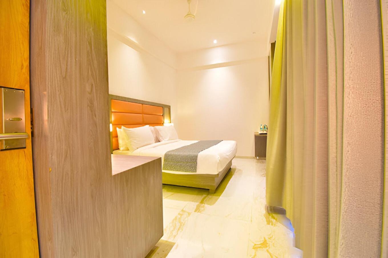 Glitz Hotels La Dahlia - Premium Thane Dış mekan fotoğraf