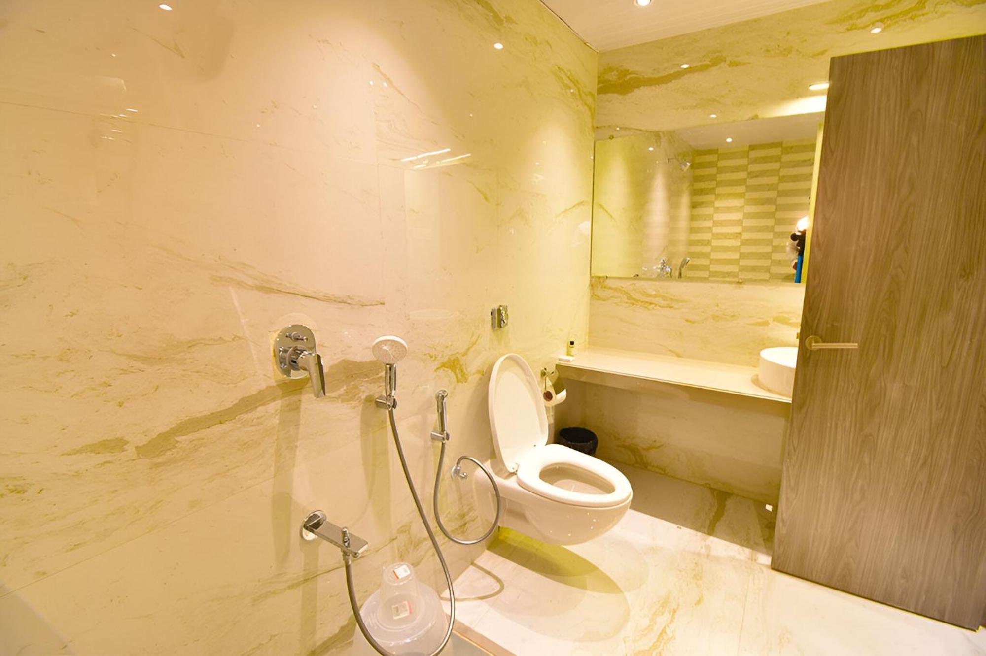 Glitz Hotels La Dahlia - Premium Thane Dış mekan fotoğraf