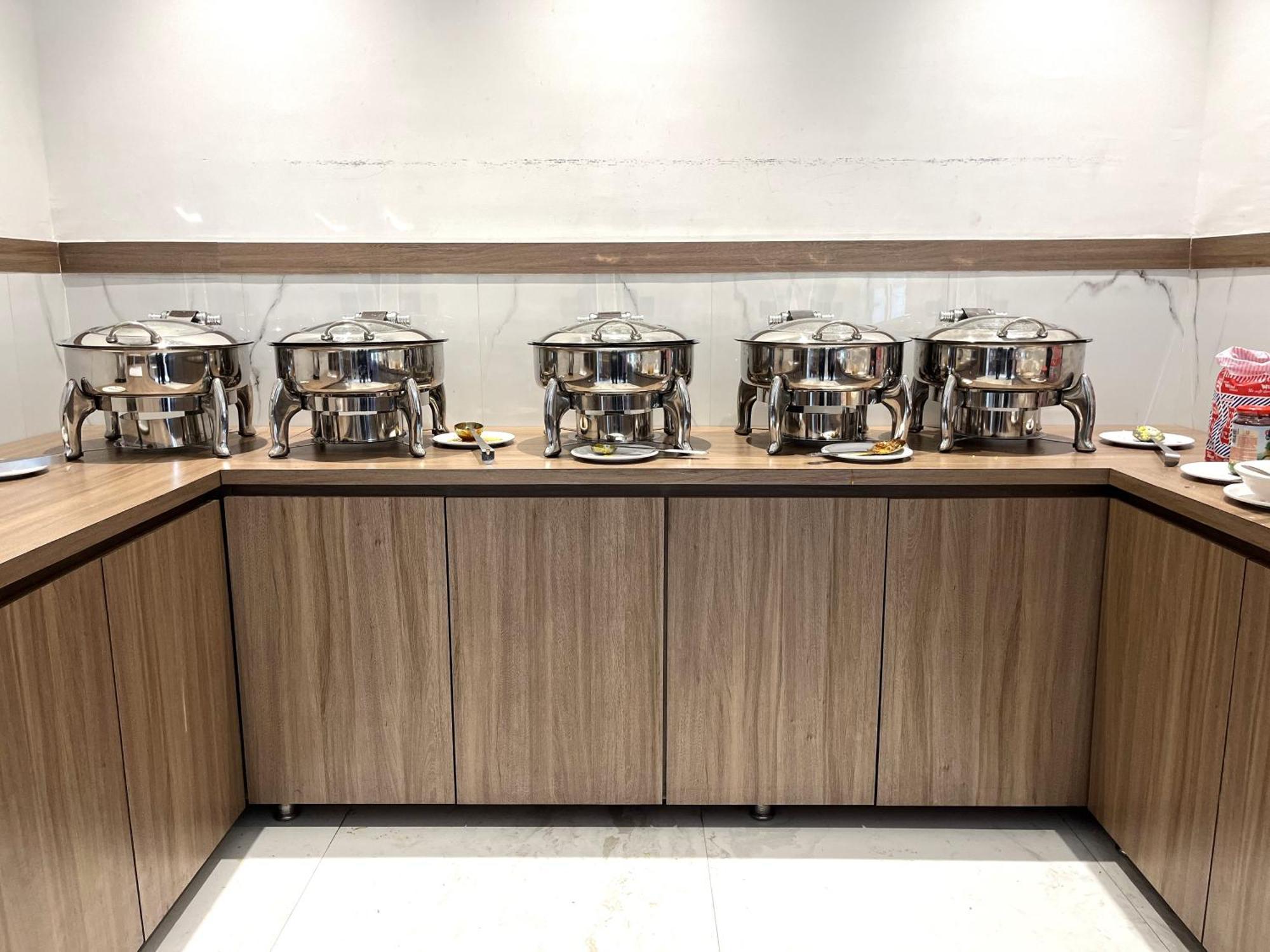 Glitz Hotels La Dahlia - Premium Thane Dış mekan fotoğraf